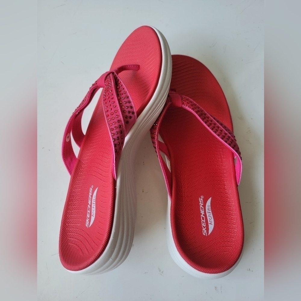 Skechers Women's Arch Fit Radiance Mesmerize Sandals Red/Pink Size 8